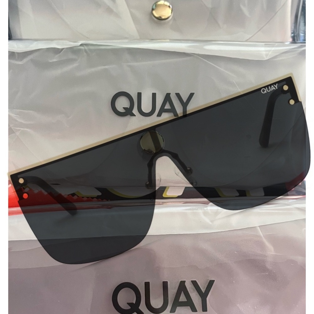 Quay Blocked Shield Sunglasses